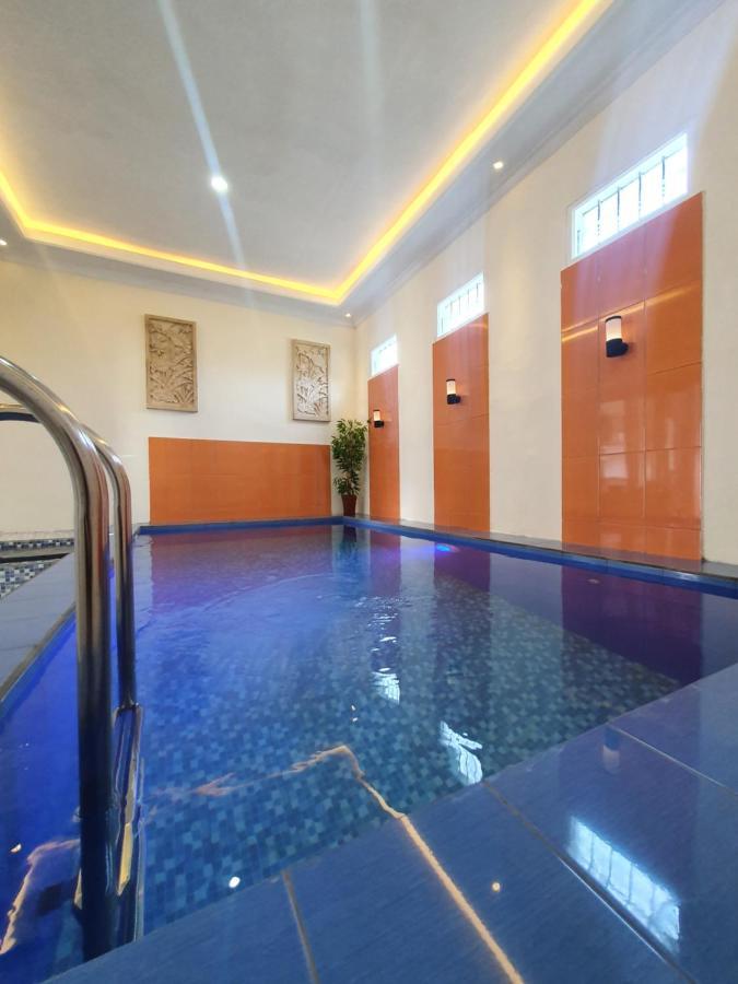 Kayz Villa Batu dengan Kolam Renang Pribadi Luaran gambar