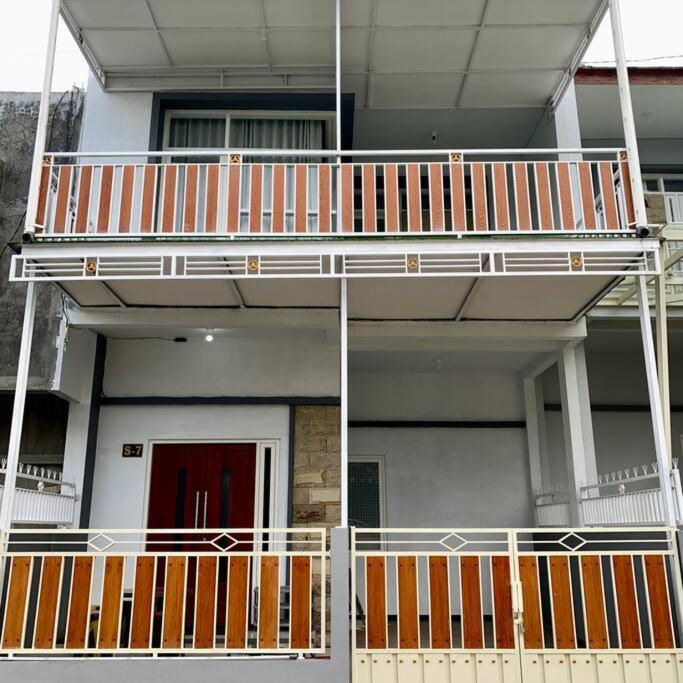 Kayz Villa Batu dengan Kolam Renang Pribadi Luaran gambar